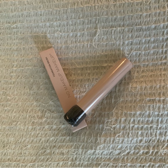 No Makeup Makeup Perfect Foundation Brush Vegan Synthetic Flawless Blend New - Picture 2 of 5